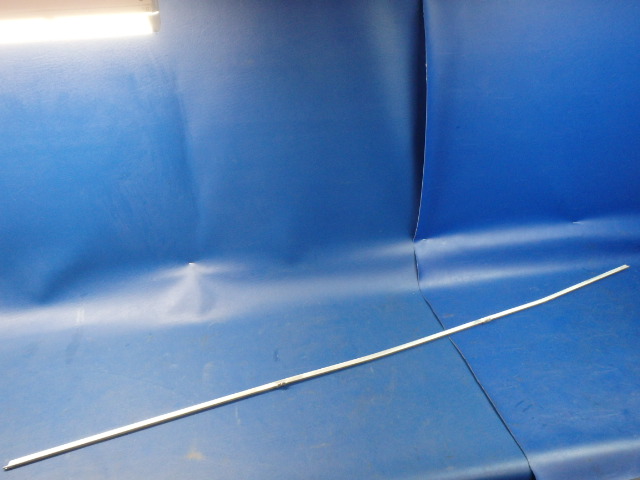 0811566-14 Cessna - TRACK - WINDOW CURTAIN UPR OR LWR (TRACK ONLY)